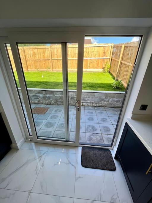 Modern Bungalow In Good Location Aberdulais 외부 사진