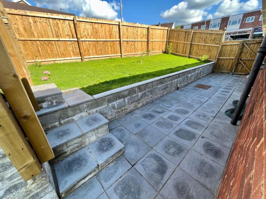 Modern Bungalow In Good Location Aberdulais 외부 사진