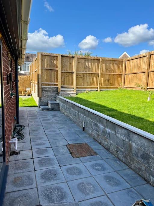 Modern Bungalow In Good Location Aberdulais 외부 사진