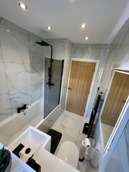 Modern Bungalow In Good Location Aberdulais 외부 사진