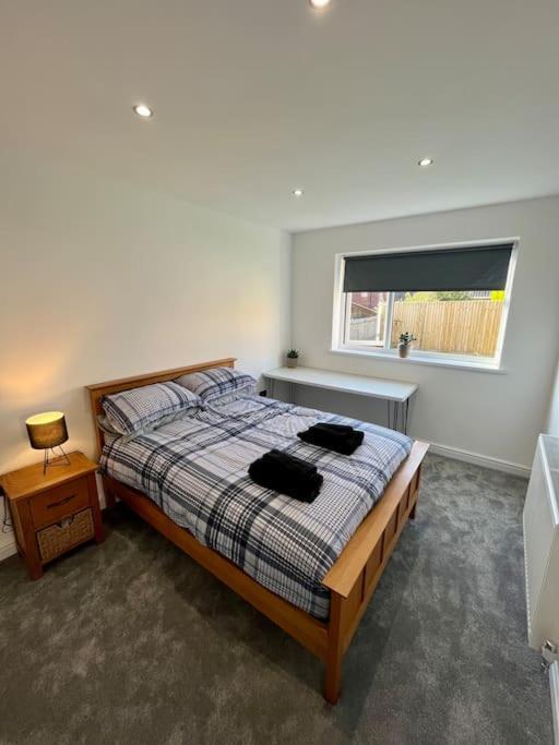 Modern Bungalow In Good Location Aberdulais 외부 사진