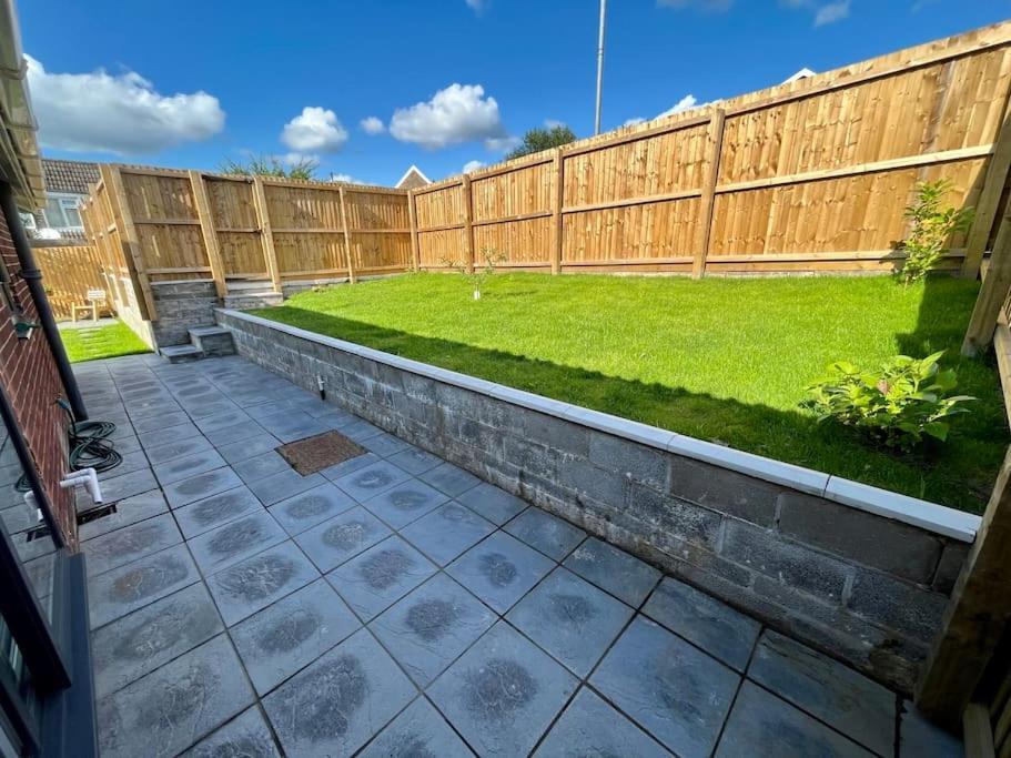 Modern Bungalow In Good Location Aberdulais 외부 사진